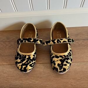 Kids cheetah print Toms size 7